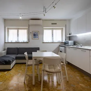 White House In Apartment