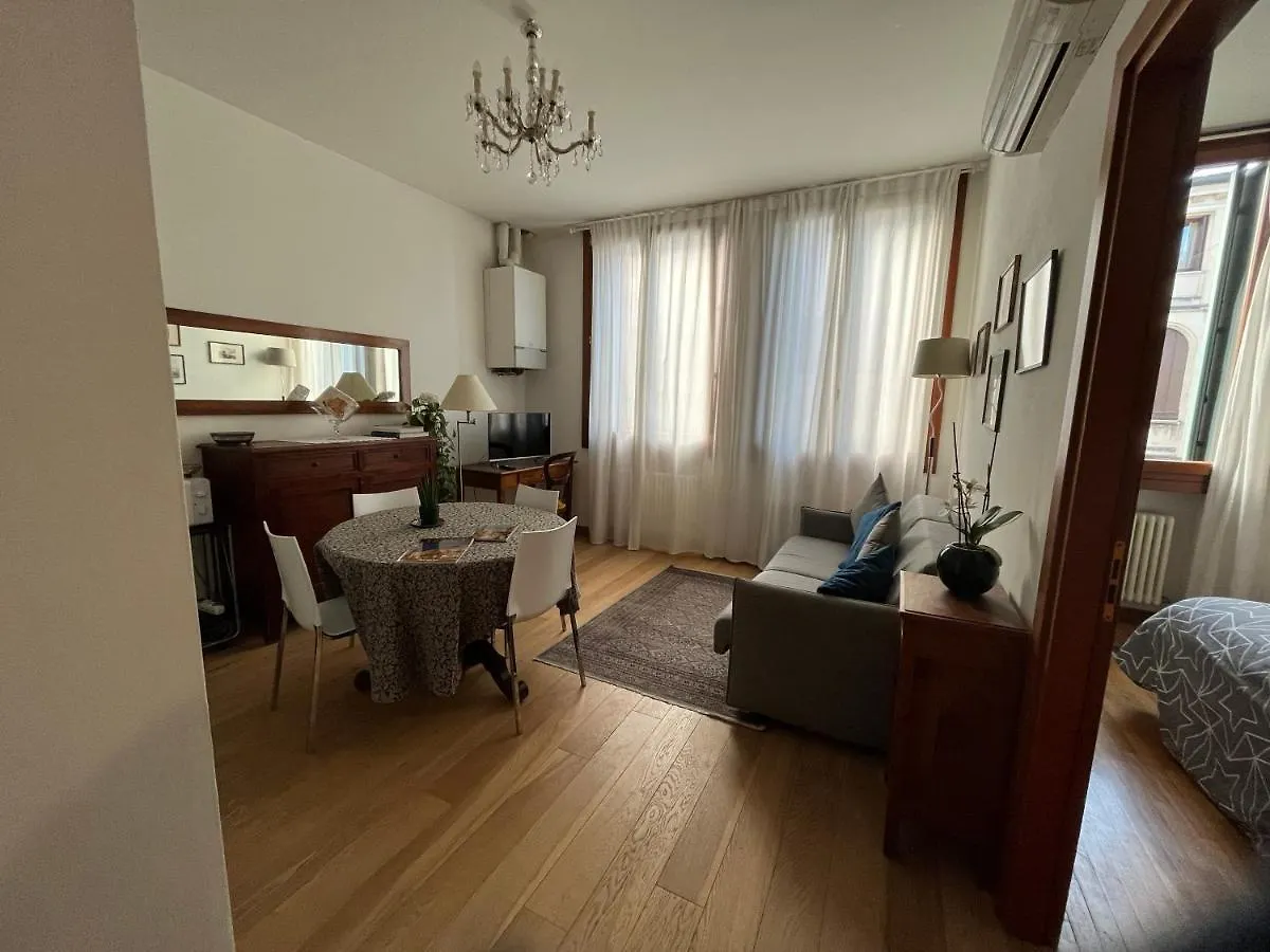 Elegant Apartment Vicenza Italy